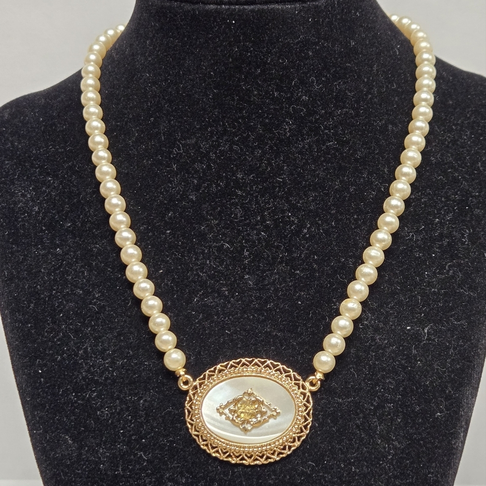 1928 Vintage Like Faux Pearl and Goldtone Necklace 16"